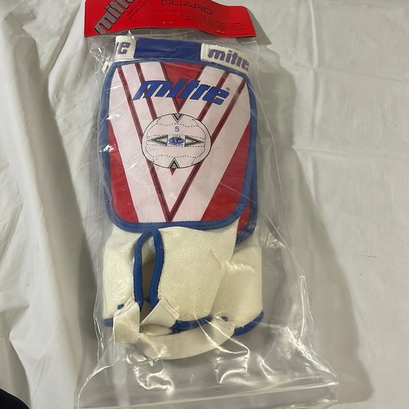 mitre Other - COPY - Shin guards for soccer Mitre Unisex Size large